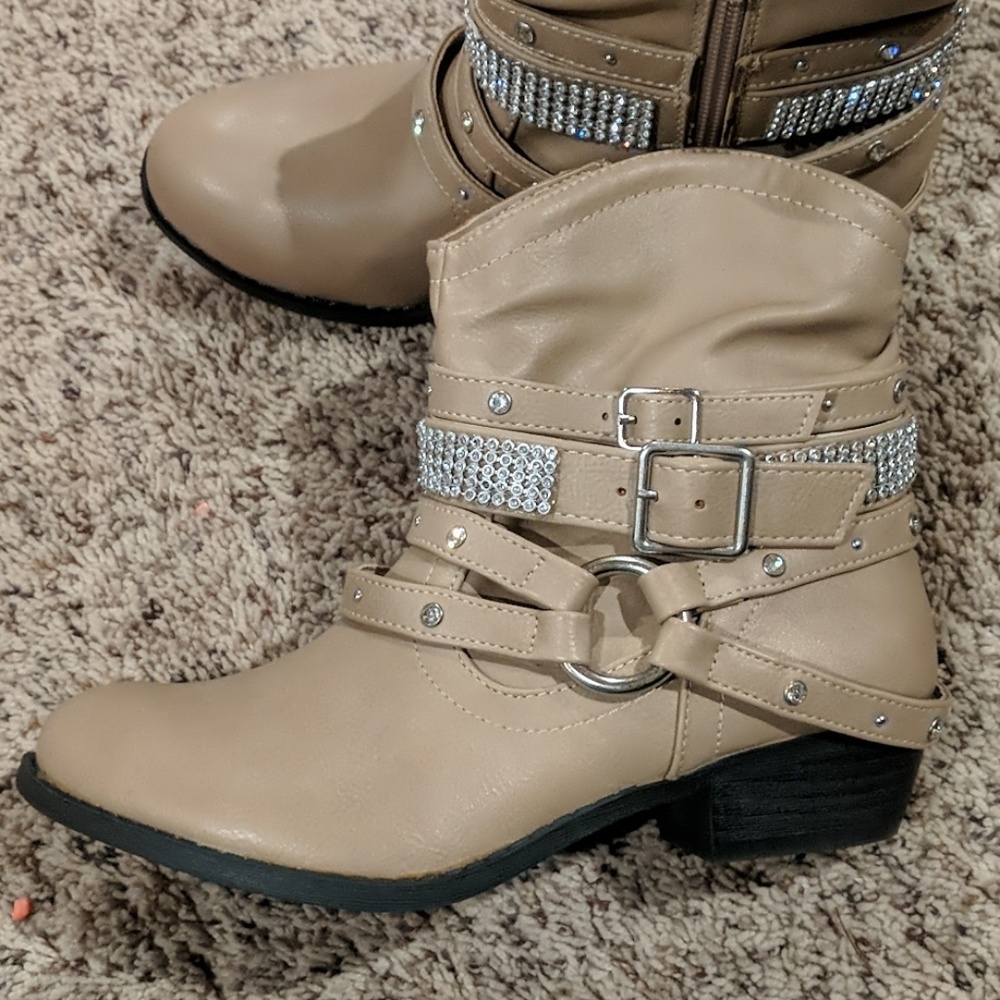 Kids jeweled ankle boot, size 3